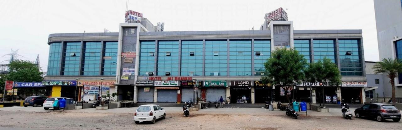 Hotel Jay Bhawani Ahmadabad Zewnętrze zdjęcie